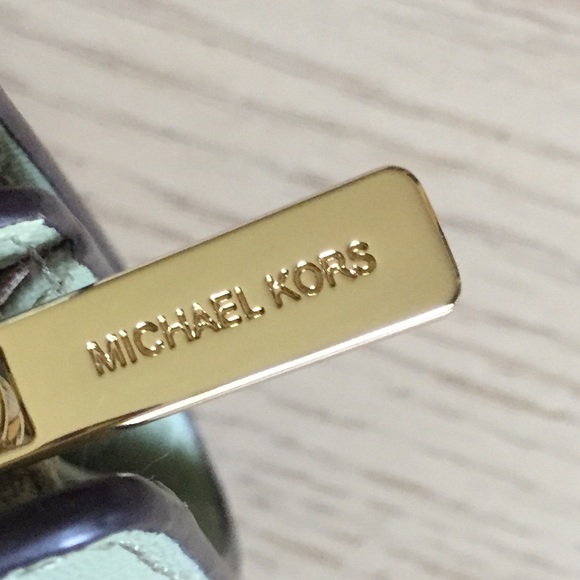 Michael Kors Light Sage Leather Bifold Wallet - Picture 4 of 8